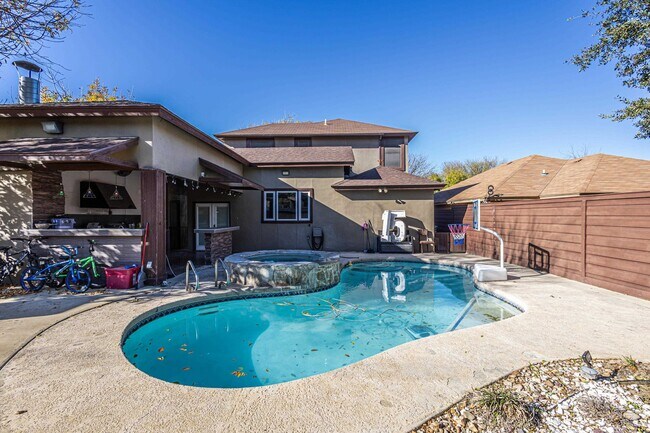 Building Photo - 527 Acacia St