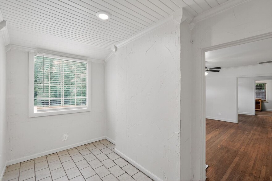 Building Photo - 879 Sylvan Pl SW