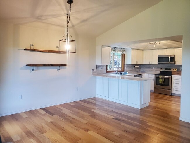 Building Photo - Beautiful home over the Hammersley Inlet
