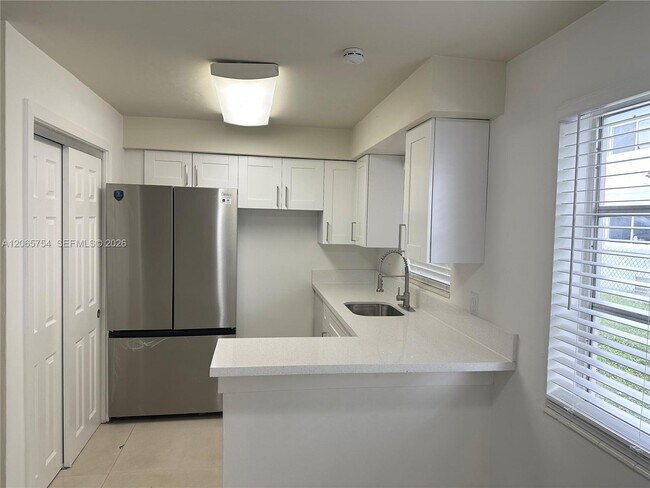 Building Photo - 5211 SW 91st Ave