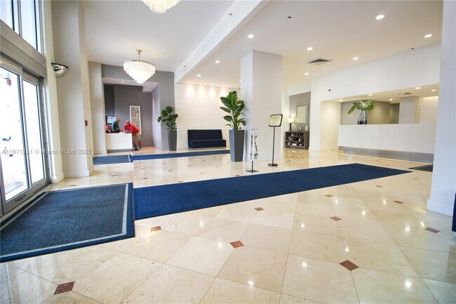 Building Photo - 100 Lincoln Rd