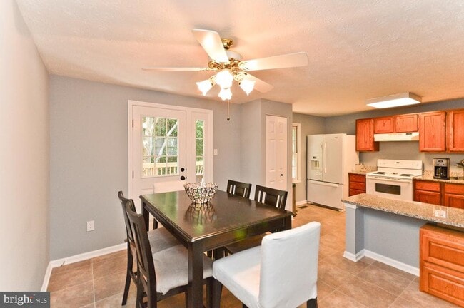 Building Photo - 9505 Baroness Ct