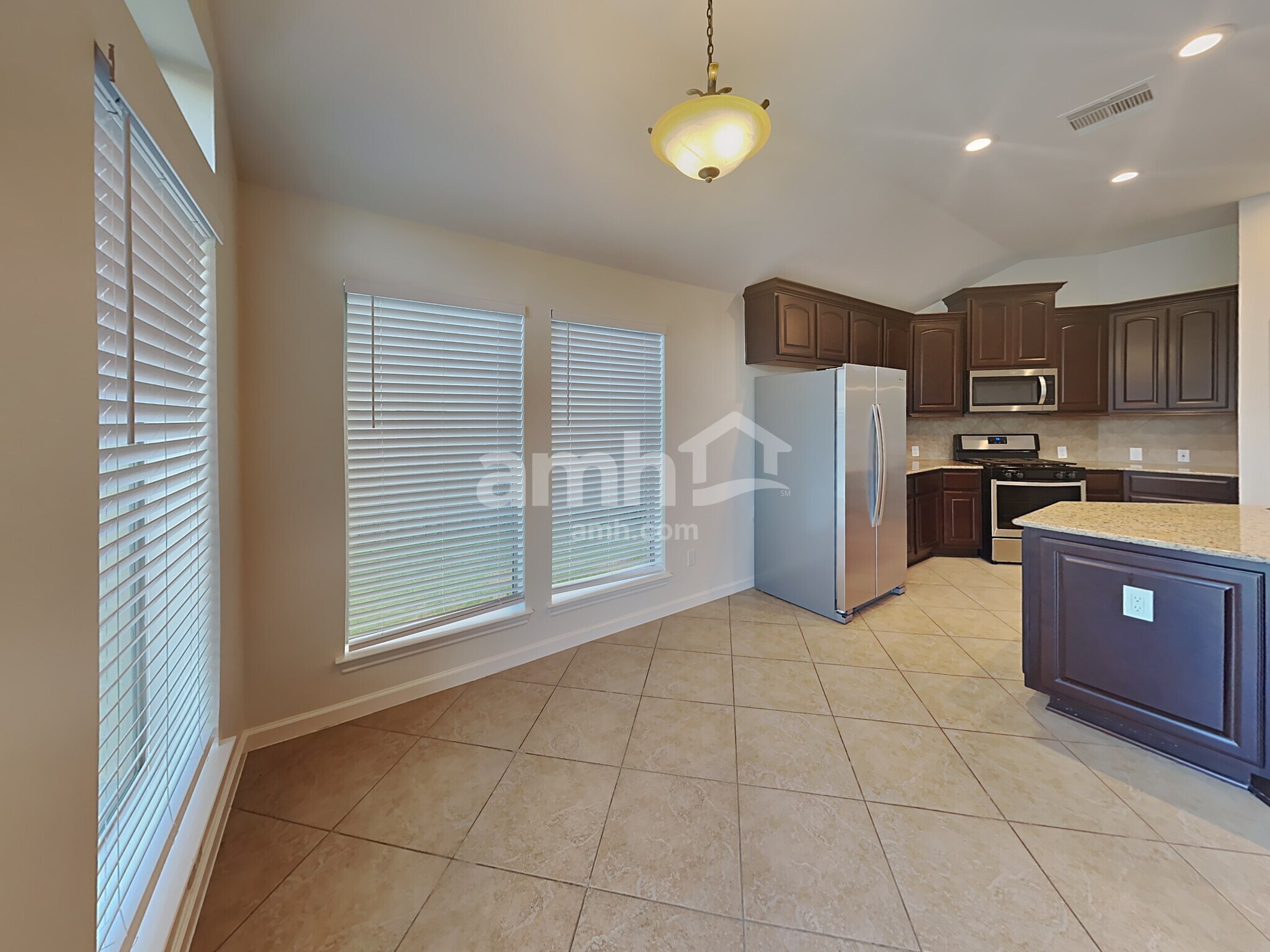 Building Photo - 2515 Pioneer Oaks Dr