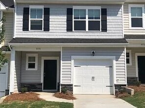 Building Photo - Beautiful townhome in desirable Terrell Community