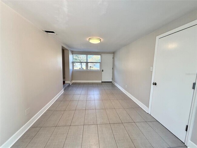 Building Photo - 2801 Nancy St