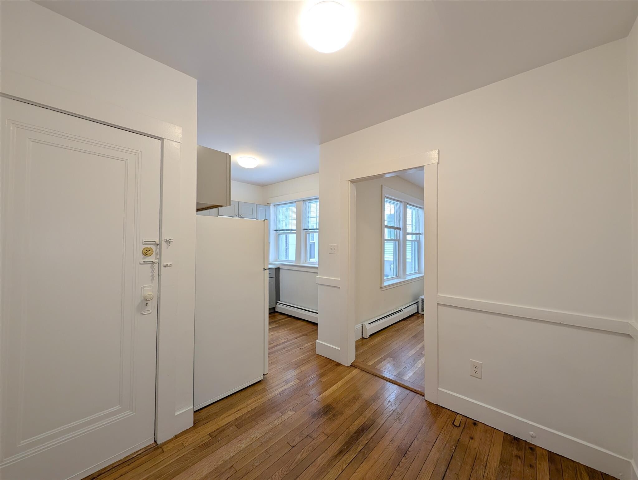 Building Photo - 32 College Ave