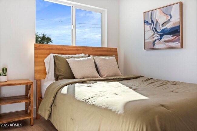 Building Photo - 8513 E Indianola Ave