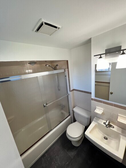 Bathroom - 315 E 18th Ave