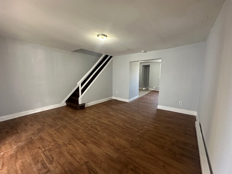 Building Photo - 609 N Wilton St