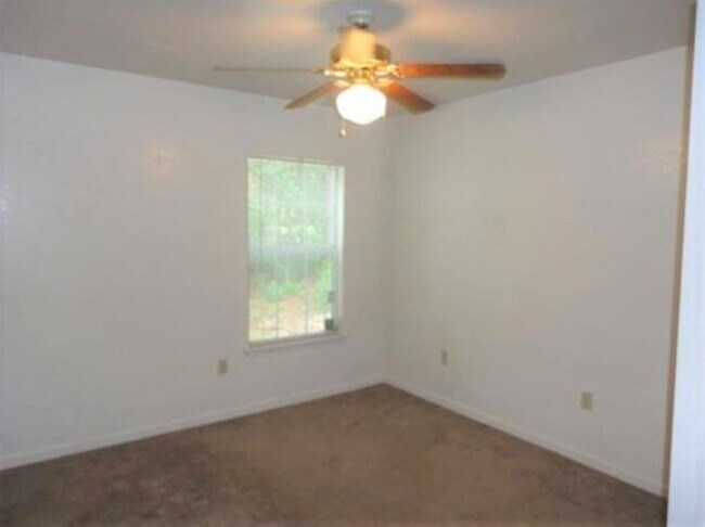 Building Photo - 215 Dixie Dr