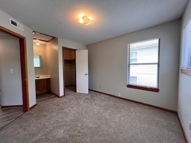 Building Photo - 1023 NE Lindsay Ave