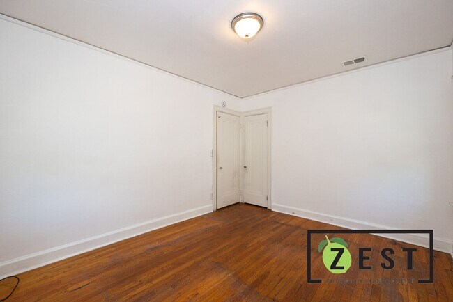 Building Photo - 17352 Roselawn St