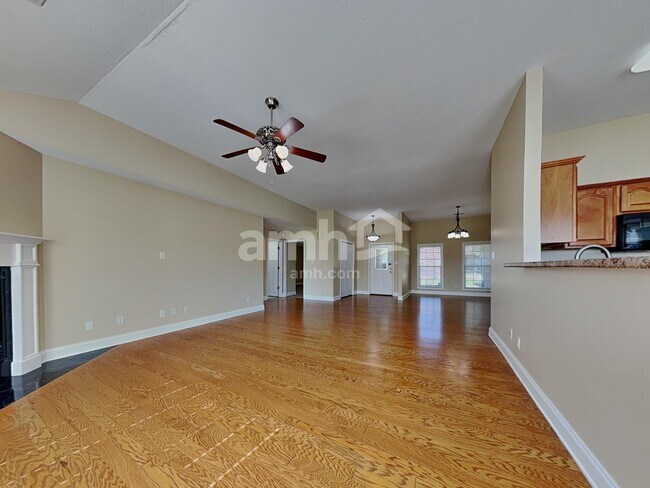 Building Photo - 1061 Saint Johns Dr