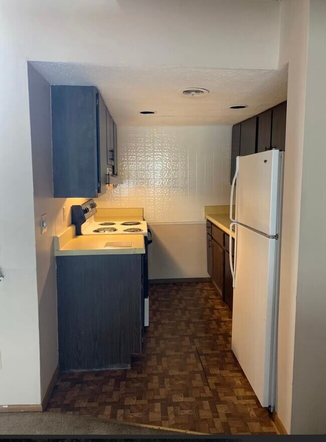 Building Photo - 2111 Penguin Ave