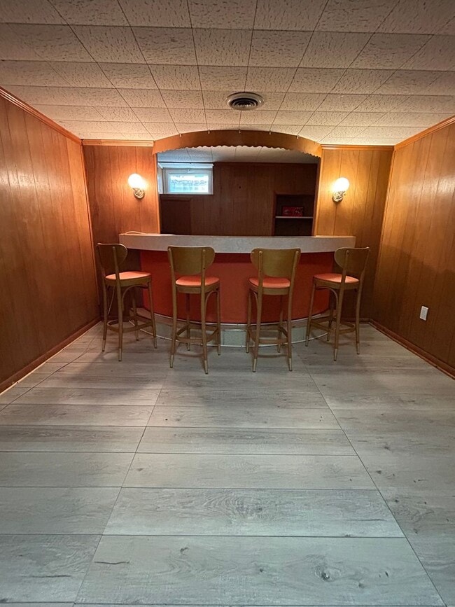 Building Photo - 118 Country Club Dr