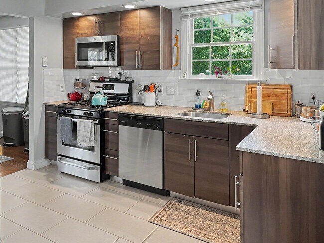 Interior Photo - 300 North Wayne Avenue