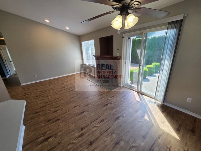 Building Photo - Check out this wonderful 3.0 bedroom, 2.0 ...