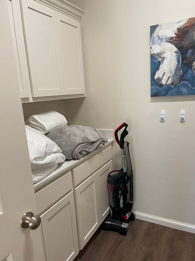 Building Photo - *Fully Furnished* 4 bedroom, 2.5 bathroom, 2 car garage Gated Neighborhood