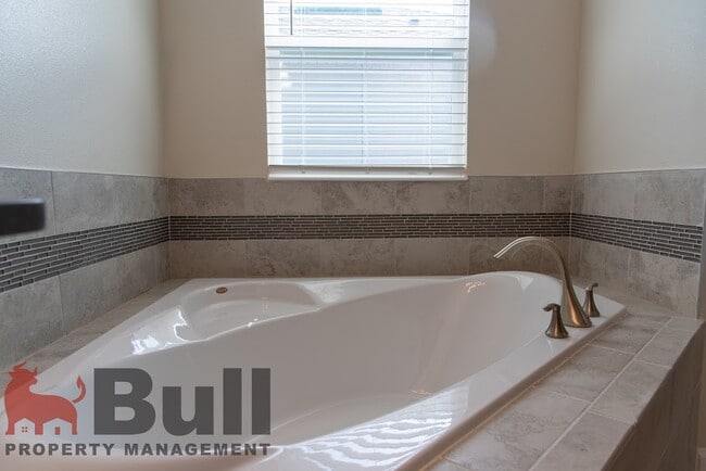 Building Photo - 11808 Campfire Story Ln