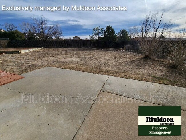 Building Photo - 654 S Bellflower Dr