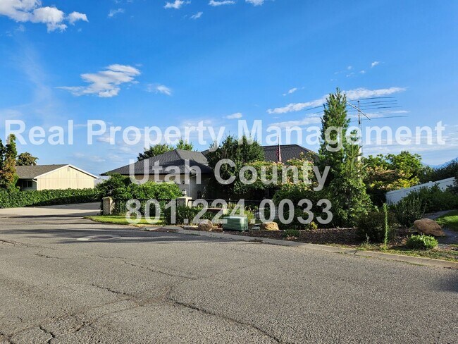 Building Photo - Elk Ridge Home with Unobstructed Valley Views
