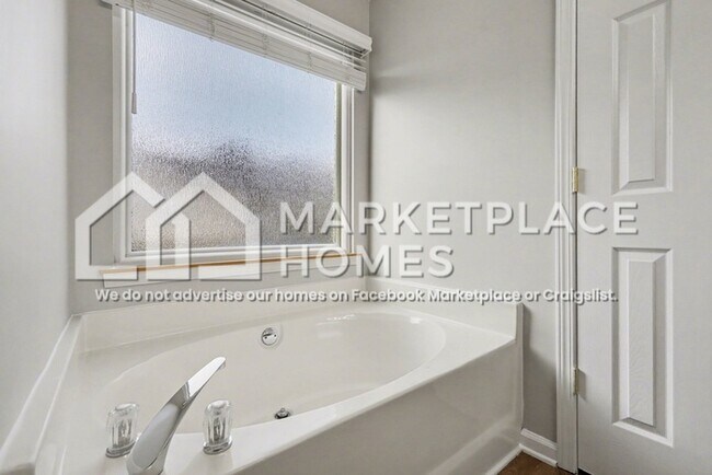 Building Photo - 3028 Dairy Farm Dr