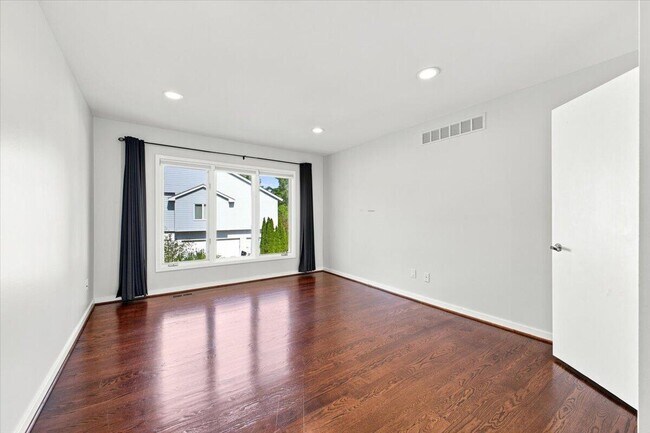 Building Photo - 6122 Trailwood Ln