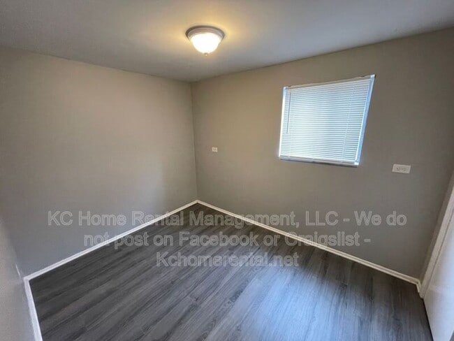 Building Photo - 2214 NE 77th St