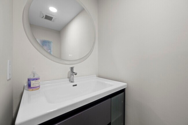 Building Photo - 6360 Pelican Bay Blvd