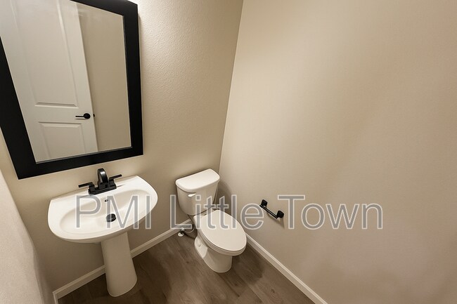 Building Photo - 8734 Middle Frk St