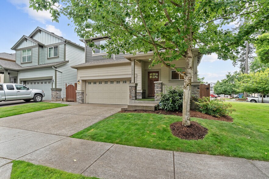 Building Photo - 28616 Greenway Dr
