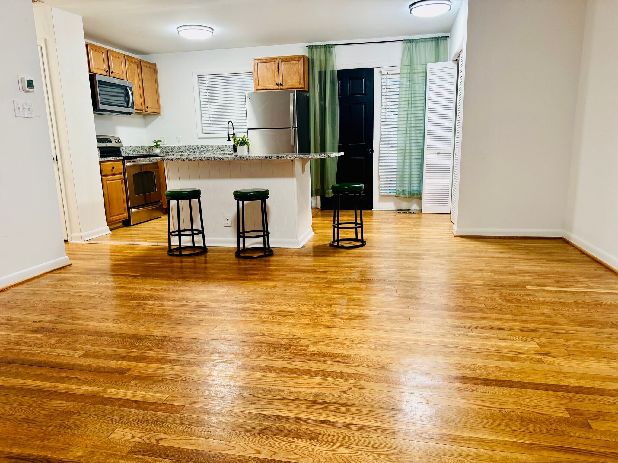 Building Photo - 1216 W Leigh St