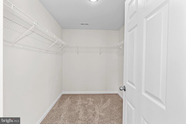 Building Photo - 100 Holiday Ct