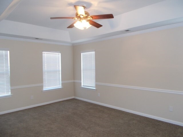 Building Photo - 121 Dovetail Dr