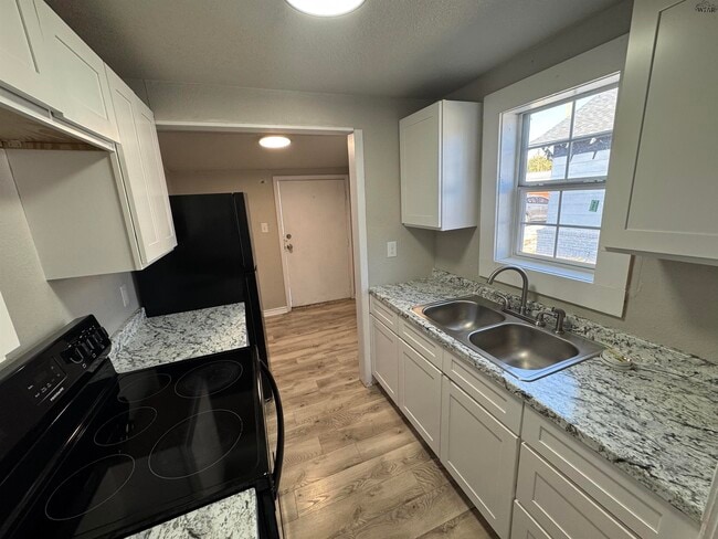 Building Photo - 1904 Grant St