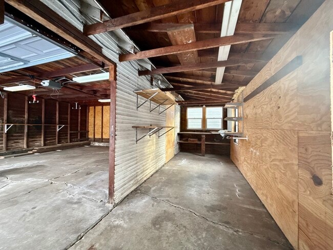 Building Photo - 717 Warner Ave