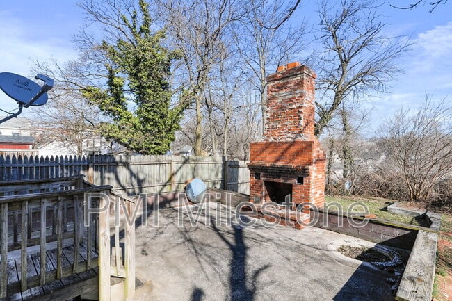 Building Photo - 721 2nd St