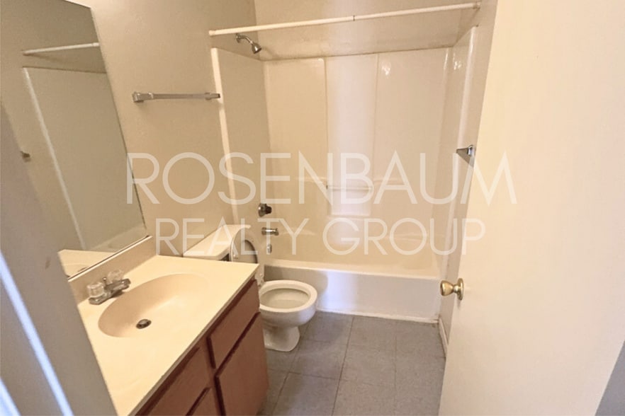 Building Photo - Charming and cozy 2-bedrooms, 1-bath upstairs unit in the heart of Prescott Valley!