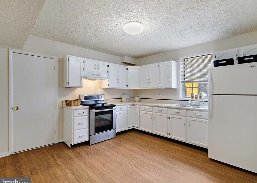 Building Photo - 752 225th St