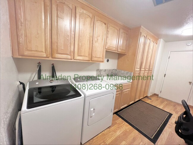 Building Photo - Remodeled Sunrise Community Single Story Condo! Pets Negotiable! Great Schools & Central A/C!!