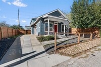 Building Photo - 1809 Chestnut Ave