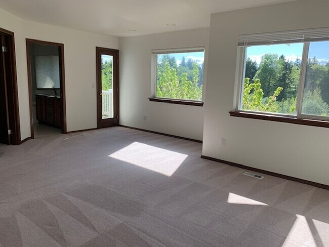 Building Photo - Lovely 3 Bedroom/2.5 Bath, Great Edmonds N...
