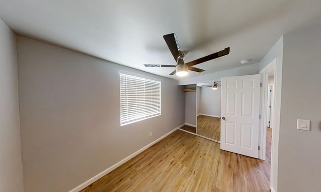 Building Photo - 5118-5120 East Falls View Dr
