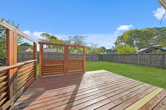 Building Photo - 7227 Colima Dr