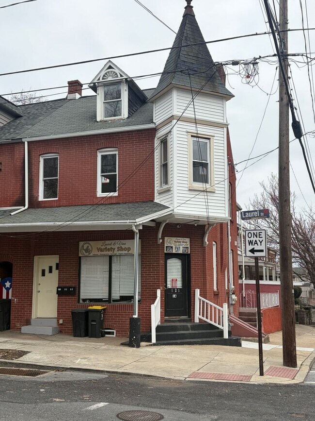 Building Photo - 121 Laurel St