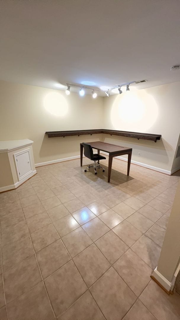 Building Photo - Two Primary Suite, Three Level Townhouse in the Pinecrest Community