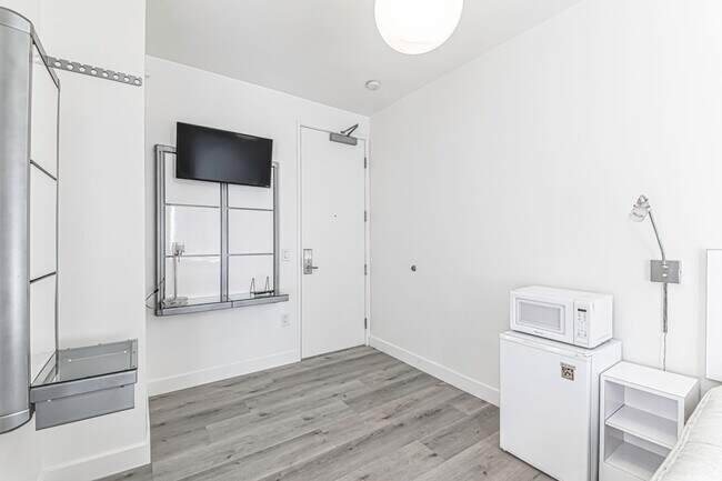 Interior Photo - 335 Pacific Avenue