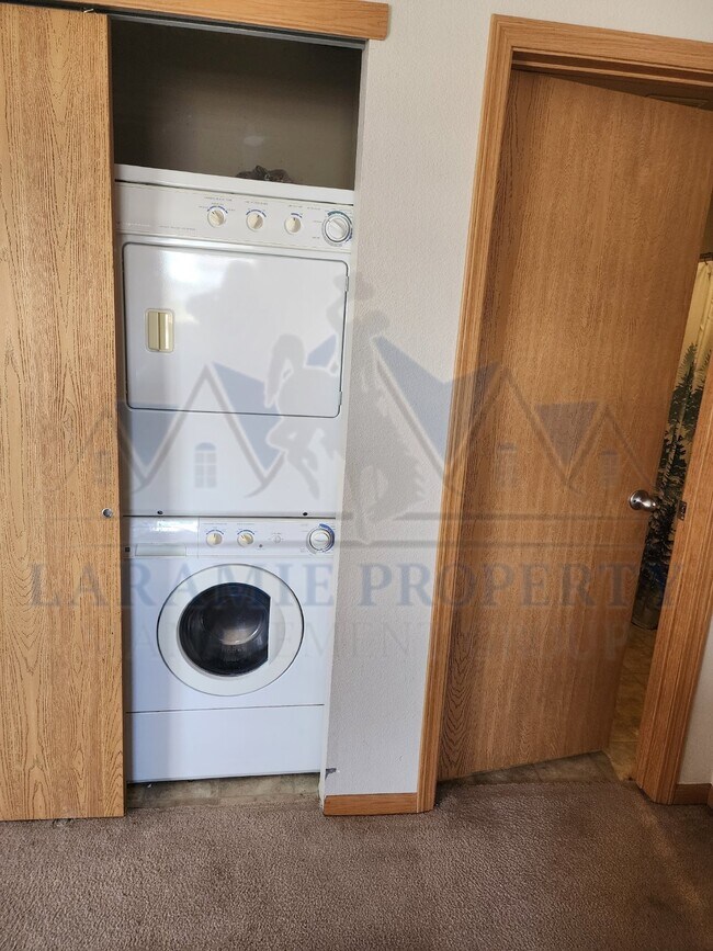 Building Photo - 3 Bed 2 Bath Condo