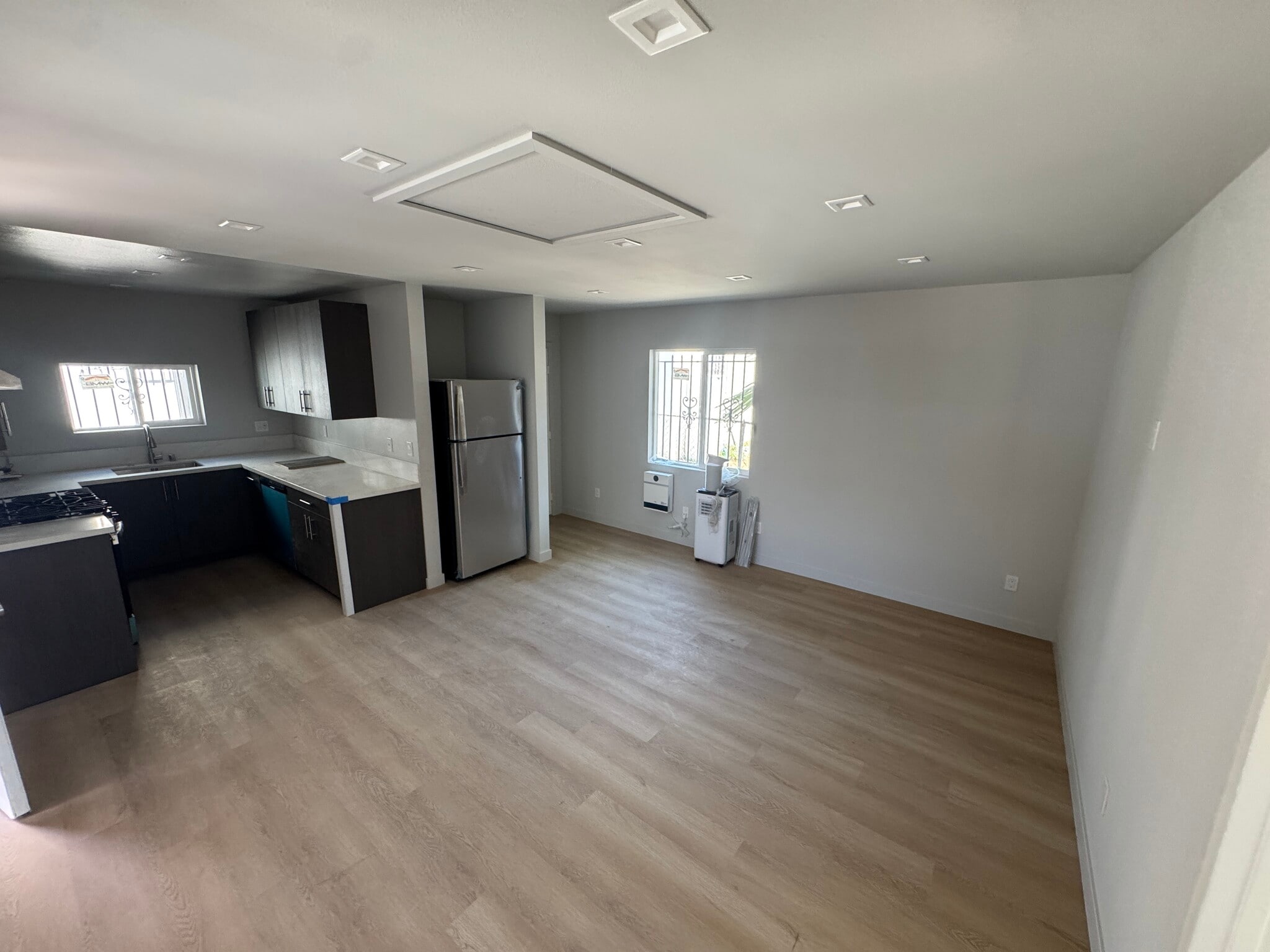 Building Photo - 2621 Hillcrest Dr