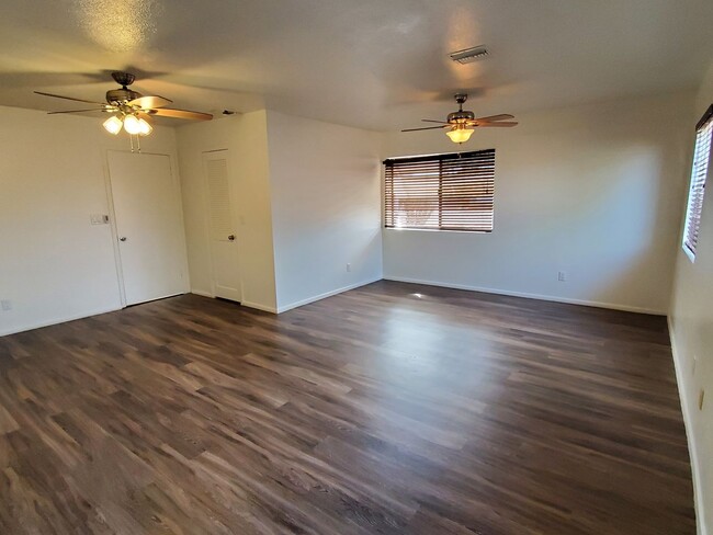 Building Photo - 3 bedroom with mother in law suite/ home o...